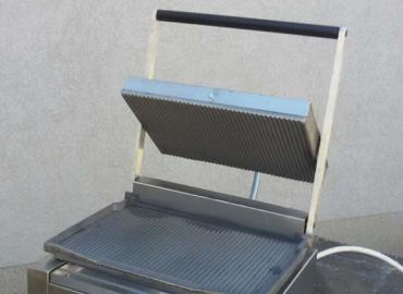 Gas grills, charcoal and electric grills