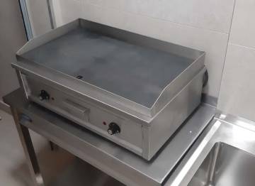 Gas grills, charcoal and electric grills